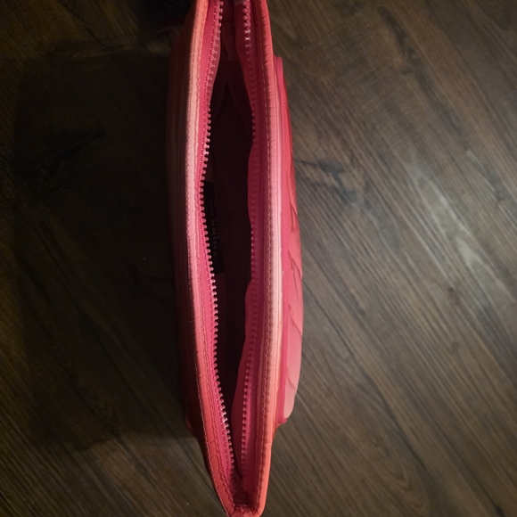 NWT THINK ROYLN Pink Ombre Quilted Crossbody Bag Set - Picture 4 of 8